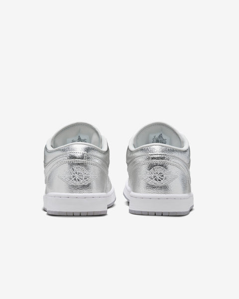 JORDAN 1 LOW SE -METALLIC SILVER- (W)