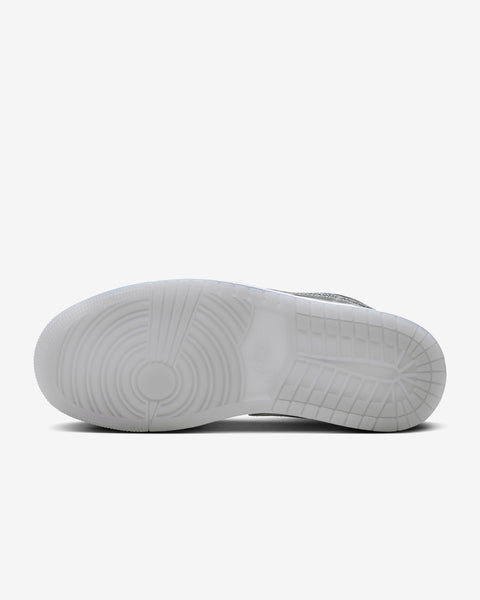 JORDAN 1 LOW SE -METALLIC SILVER- (W)