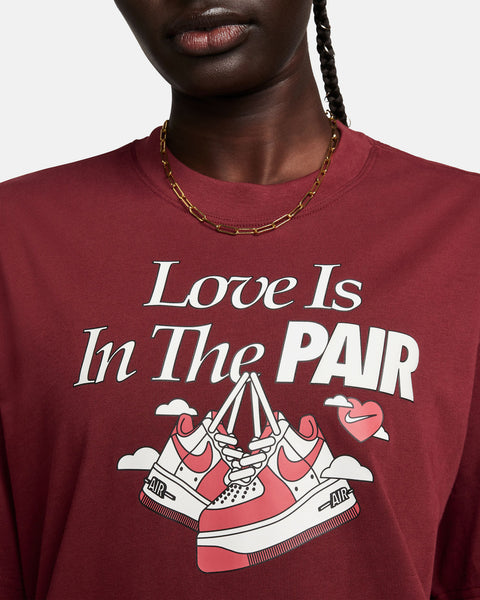 NIKE BOXY VALENTINES DAY TEE (W)