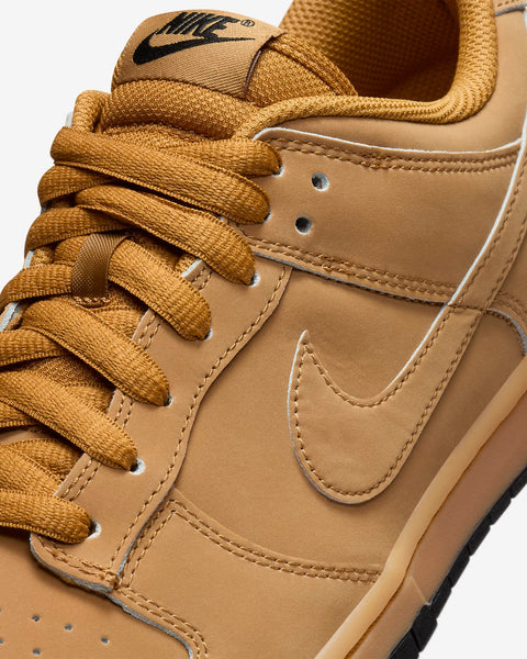 NIKE DUNK LOW RETRO SE WHEAT GUM