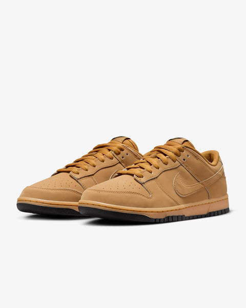 NIKE DUNK LOW RETRO SE WHEAT GUM