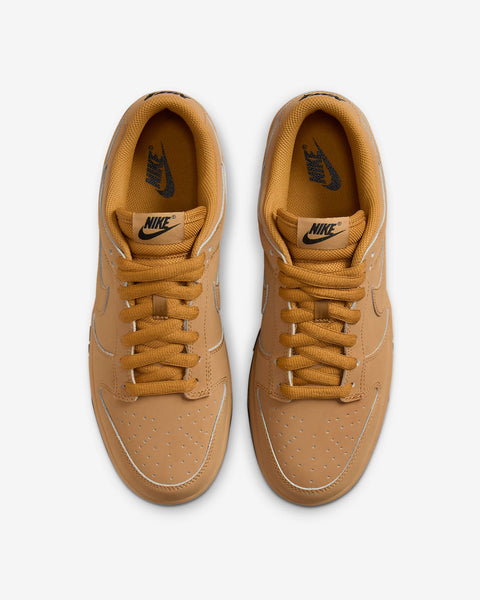 NIKE DUNK LOW RETRO SE WHEAT GUM