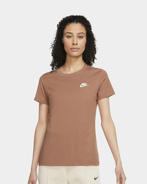 NIKE SPORTSWEAR CLUB TEE (W)